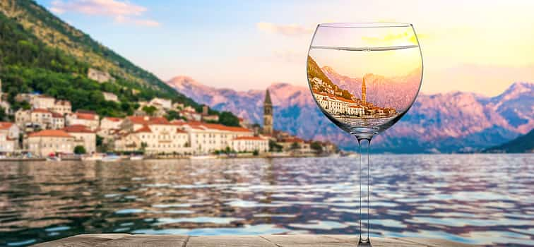 Foto 1 Excursión en barco por la bahía de Kotor con degustación de mejillones y vino